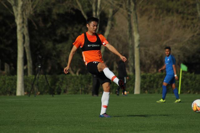 三分压哨绝杀！勇士险胜快船 库里9分哈登13分