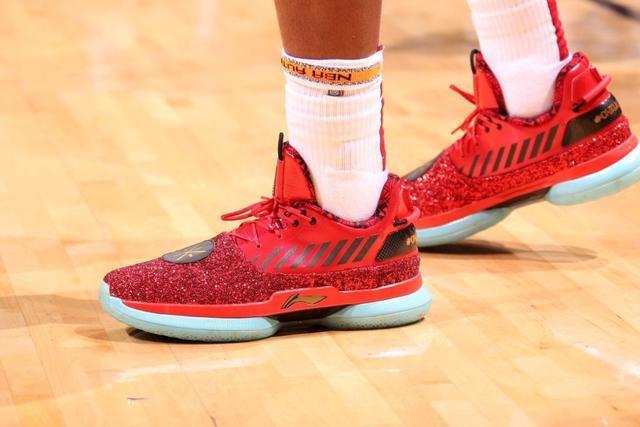 杜兰特布克合砍71分新援21+11 太阳力克活塞