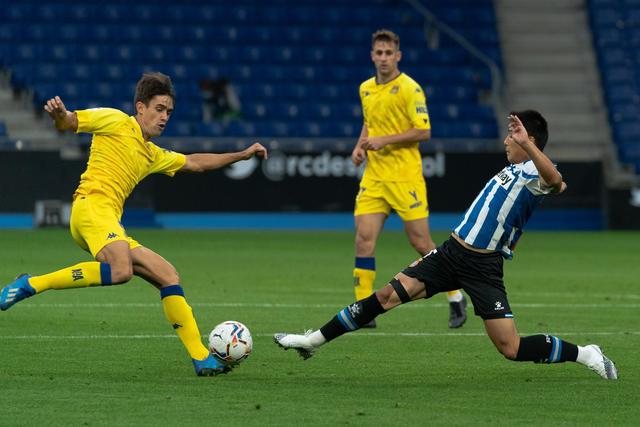 赵继伟24+10辽宁6人上双大胜深圳 总比分1-0